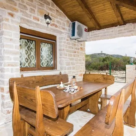 Three Bedroom With Pool Casa de Férias *