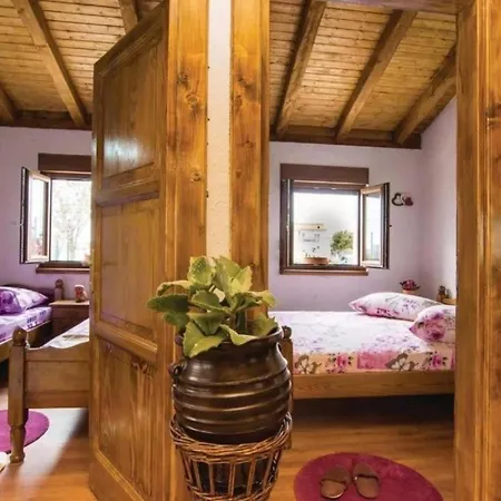 Vikendica Three Bedroom With Pool *
