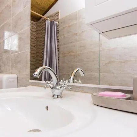 Three Bedroom With Pool Casa de Férias Stankovci (Zadar)