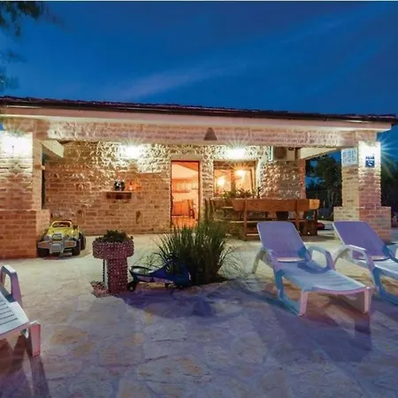 Three Bedroom With Pool Casa de Férias *
