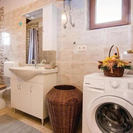 Three Bedroom With Pool *