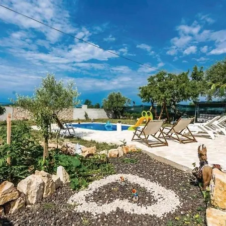 Three Bedroom With Pool Casa de Férias Stankovci (Zadar)